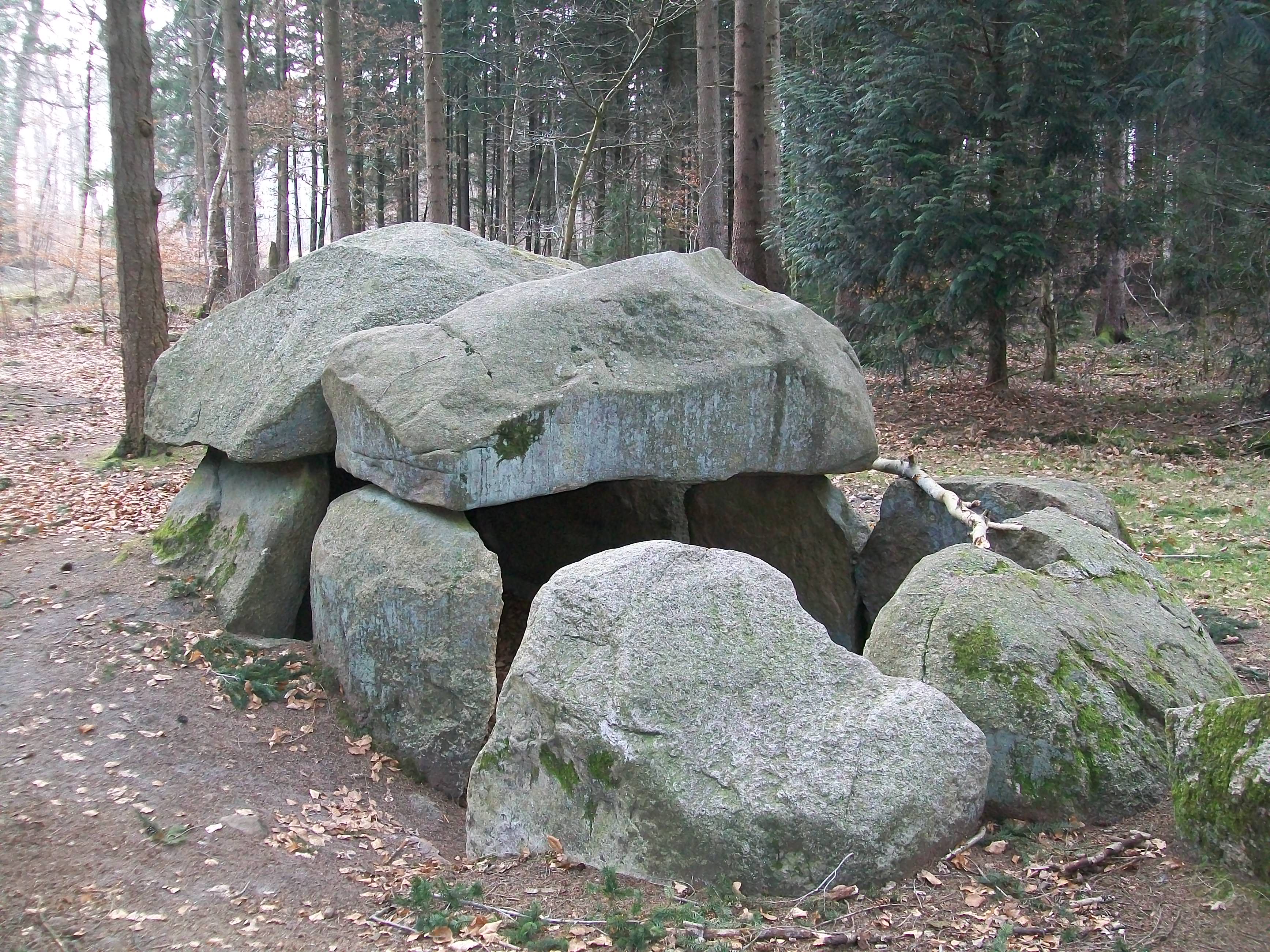 Hünengrab in Steinfeld